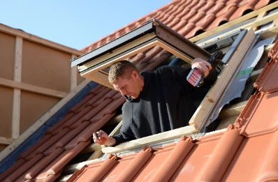 Pose de fenêtres de toit Velux à Moliens